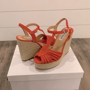 Steve Madden Mammbow wedge, color: coral suede, condition: new